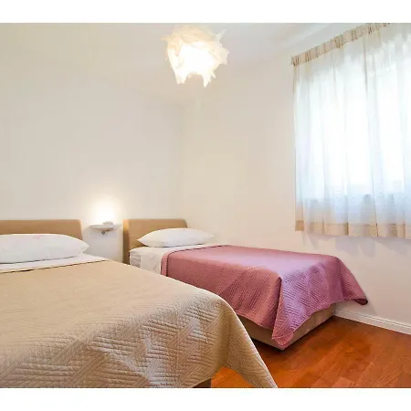 Olive Tree بودْسْتغانا