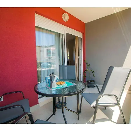 Olive Tree Подстрана