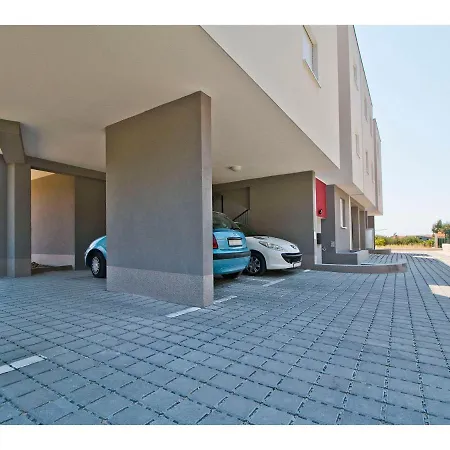 Olive Tree Apartment *